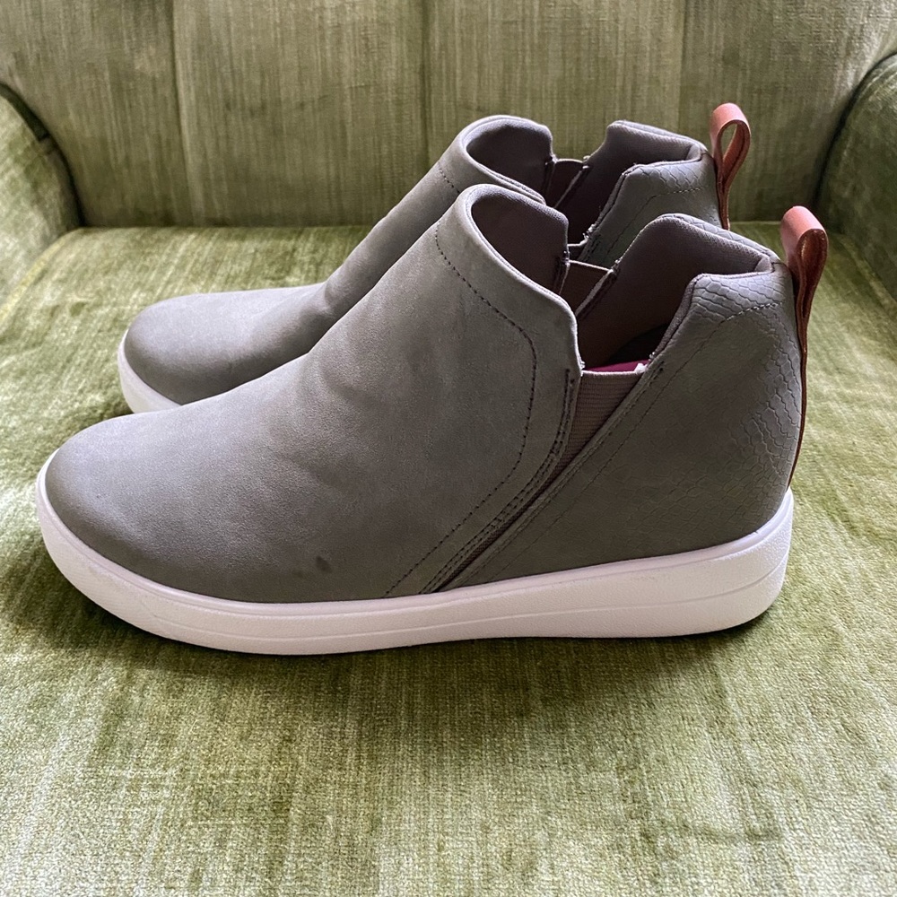 Ryka "Vera" Olive Sneaker Boot Sz 8.5wide sold out size